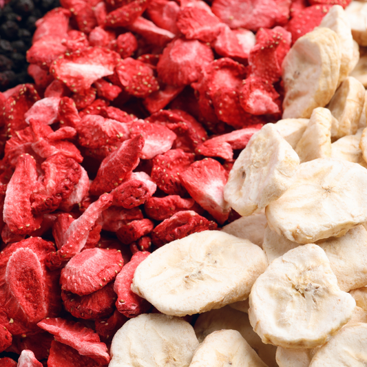 Şekersiz Atıştırmalıklar: Kurutulmuş ve Dondurulmuş Meyvelerle Sağlıklı Beslenme